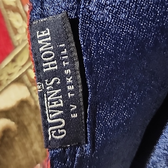 REVERSIBLE TABLE RUNNER WITH GOLD TASSELS - Picture 7 of 7